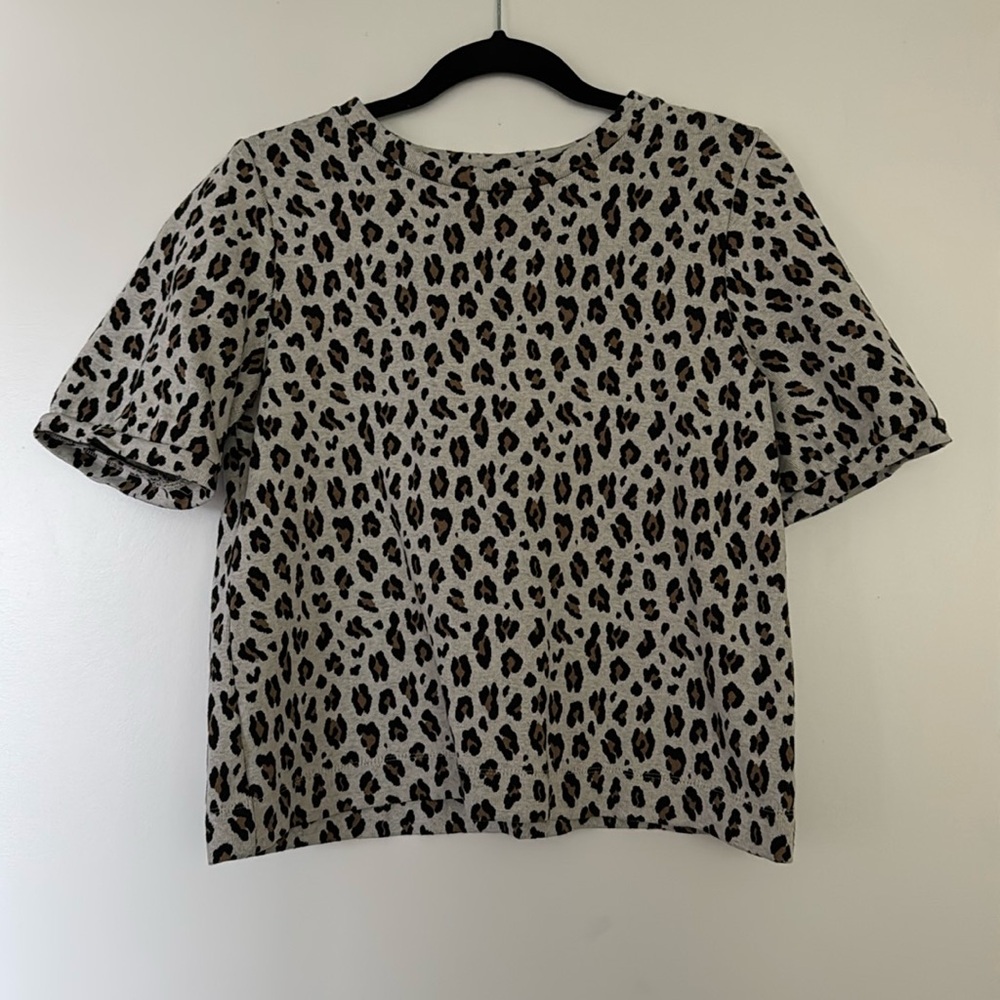 Loft sweater tshirt size M
